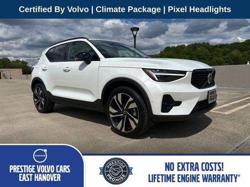 Crystal White Metallic 2023 Volvo XC40 B5 Ultimate Dark Theme