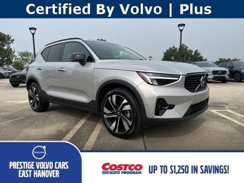 2025 Volvo XC40 B5 Plus Dark Theme