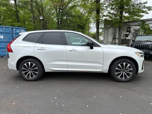 Crystal White Metallic 2024 Volvo XC60 B5 Core