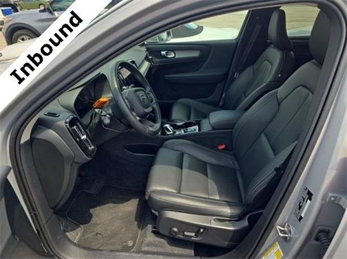 2025 Volvo XC40 B5 Plus Bright Theme