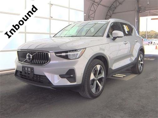2025 Volvo XC40 B5 Plus Bright Theme