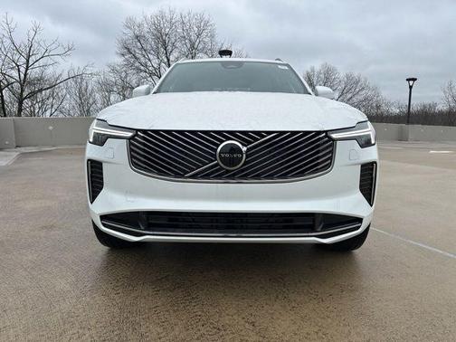 Crystal White Pearl 2026 Volvo XC90 B5 Core