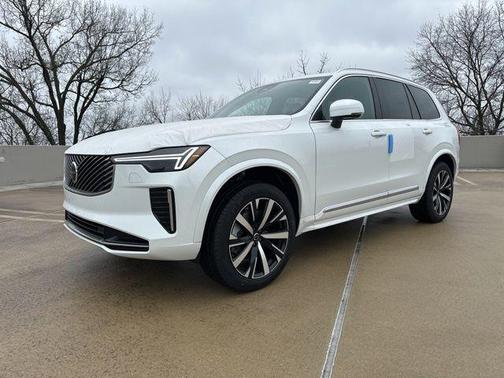 Crystal White Pearl 2026 Volvo XC90 B5 Core