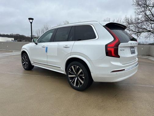 Crystal White Pearl 2026 Volvo XC90 B5 Core