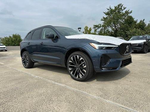 Denim Blue 2027 Volvo XC60 B5 ULTRA