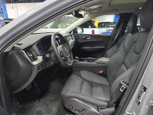 Metallic 2025 Volvo XC60 B5 Plus