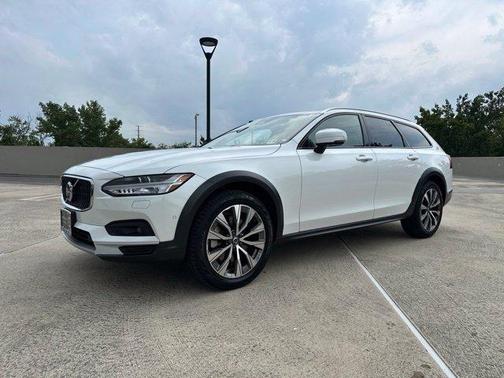 Crystal White Metallic 2025 Volvo V90 Cross Country B6 Plus