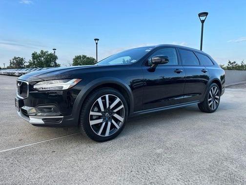 Onyx Black Metallic 2025 Volvo V90 Cross Country B6 Ultra