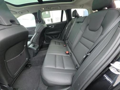 Onyx Black Metallic 2025 Volvo V60 Cross Country B5 Plus
