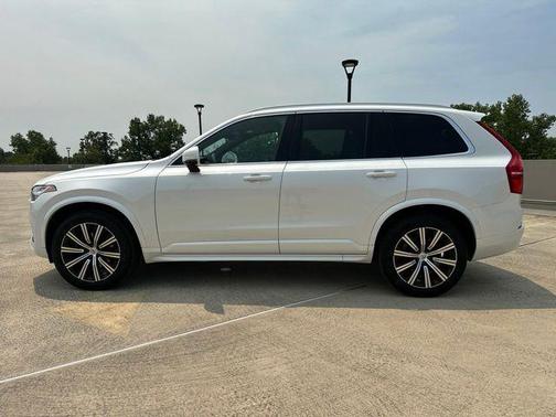Crystal White Metallic 2023 Volvo XC90 B6 Core
