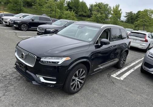 Onyx Black Metallic 2024 Volvo XC90 B5 Core Bright Theme