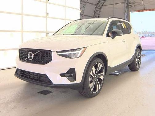2025 Volvo XC40 Plus