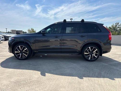 Platinum Gray Metallic 2023 Volvo XC90 Recharge Plug-In Hybrid T8 Ultimate Dark Theme 7-Seater