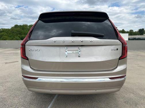 Bright 2026 Volvo XC90 B6 Plus 7-Seater