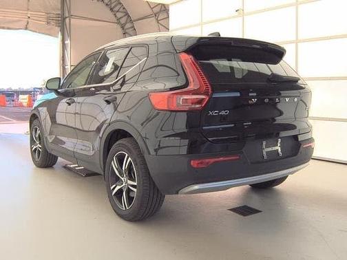 2025 Volvo XC40 Core