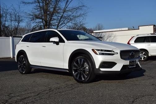 2024 Volvo V60 Cross Country B5 Ultimate
