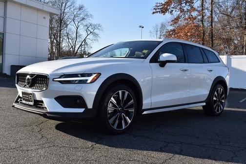 2024 Volvo V60 Cross Country B5 Ultimate