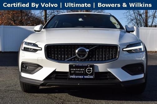 2024 Volvo V60 Cross Country B5 Ultimate