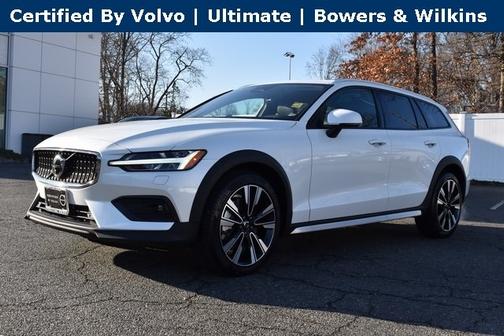 2024 Volvo V60 Cross Country B5 Ultimate