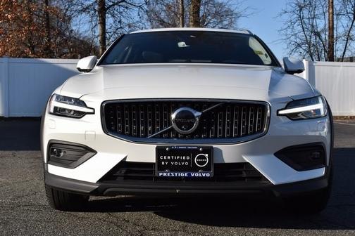 2024 Volvo V60 Cross Country B5 Ultimate