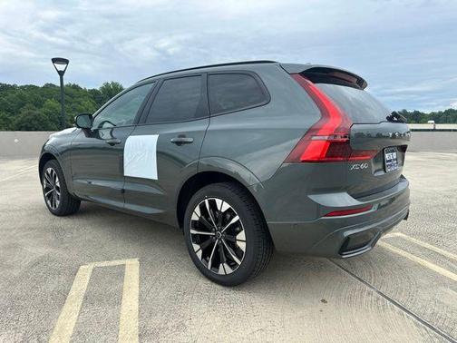 Forest Green 2026 Volvo XC60 B5 Plus
