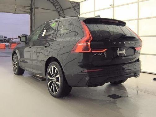 2025 Volvo XC60 Plus