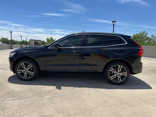 Onyx Black Metallic 2019 Volvo XC60 T6 Momentum