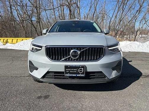 2025 Volvo XC40 Core