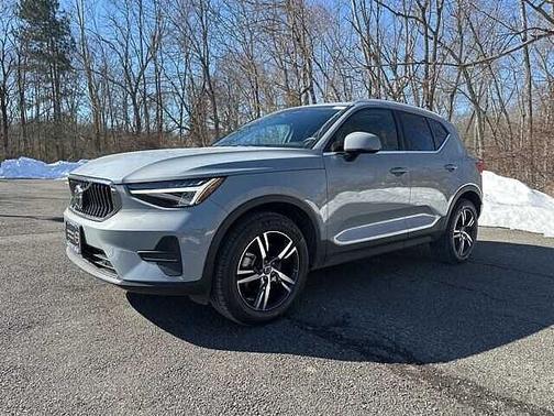 2025 Volvo XC40 Core