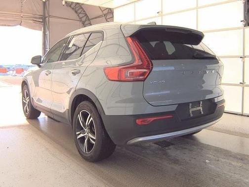 2025 Volvo XC40 Core
