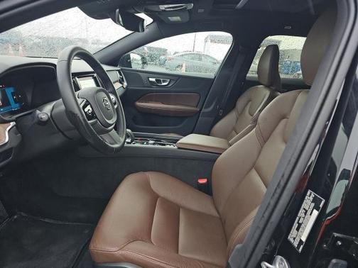 Onyx Black Metallic 2025 Volvo V60 Cross Country B5 Plus