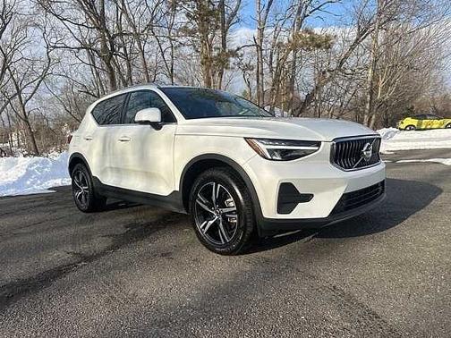 2025 Volvo XC40 Core