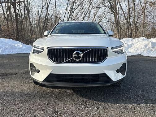 2025 Volvo XC40 Core