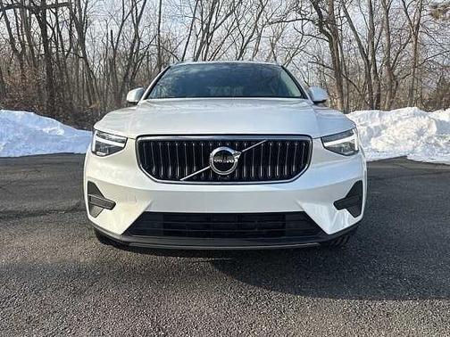 2025 Volvo XC40 Core