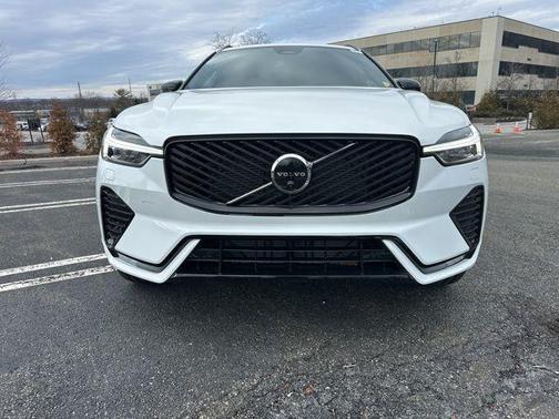 Crystal White Metallic 2026 Volvo XC60 B5 Plus