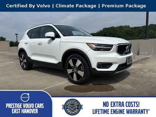 2022 Volvo XC40 T5 AWD Momentum