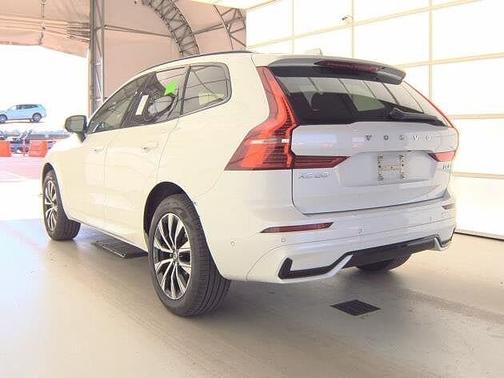 2025 Volvo XC60 Plus