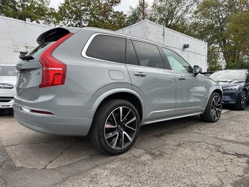 2024 Volvo XC90 B6 Ultimate Bright 6-Seater