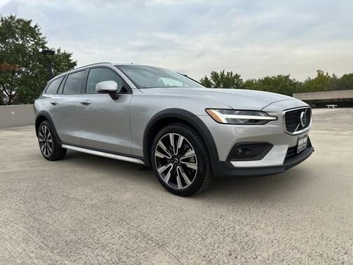 2024 Volvo V60 Cross Country B5 Ultimate