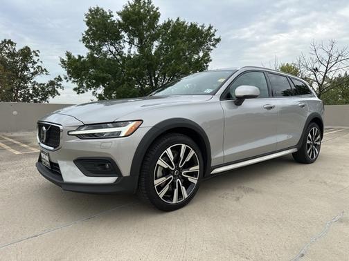 2024 Volvo V60 Cross Country B5 Ultimate