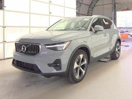 2025 Volvo XC40 Plus
