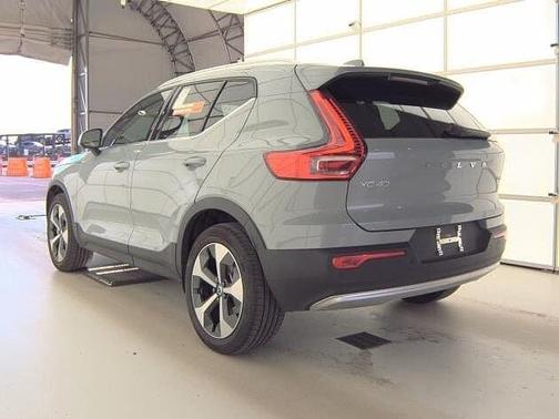 2025 Volvo XC40 Plus