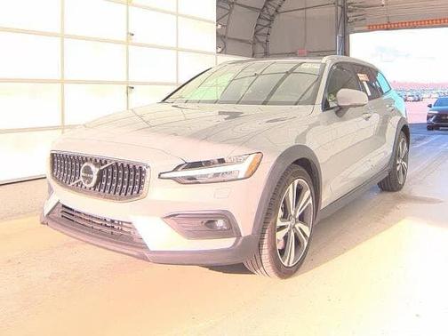 2025 Volvo V60 Cross Country Plus