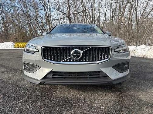 2025 Volvo V60 Cross Country Plus