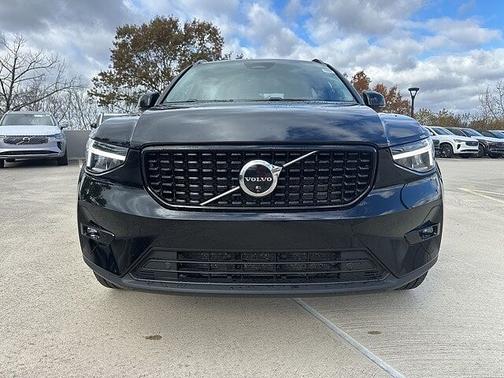 2025 Volvo XC40 Plus