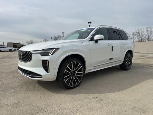 Crystal White Pearl 2026 Volvo XC90 B6 Plus 7-Seater