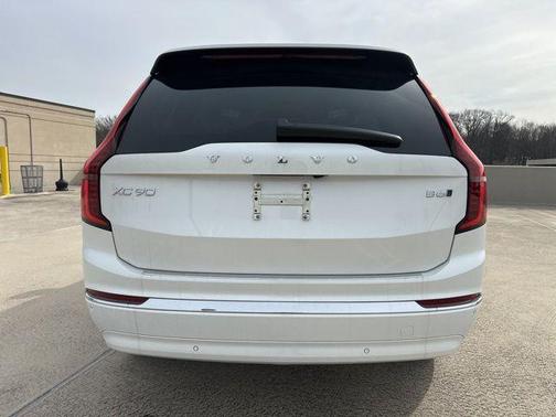 Crystal White Pearl 2026 Volvo XC90 B6 Plus 7-Seater