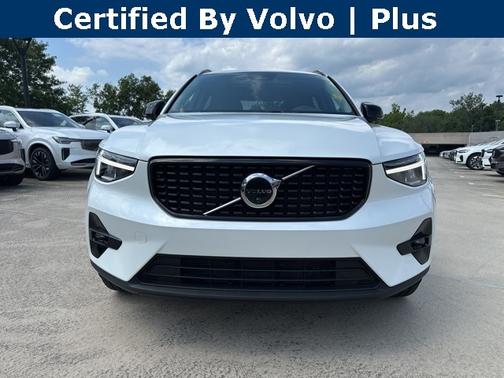 2025 Volvo XC40 B5 Plus Dark Theme
