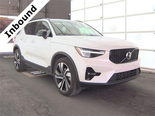 2025 Volvo XC40 B5 Plus Dark Theme