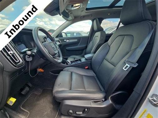 2025 Volvo XC40 B5 Plus Dark Theme